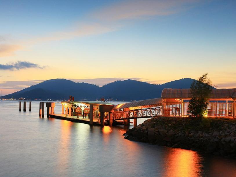 World Kids Fantasy Hotel Lumut Exterior foto